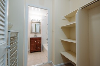 21 W Goethe St, Unit 11 in Chicago, IL - Building Photo - Building Photo