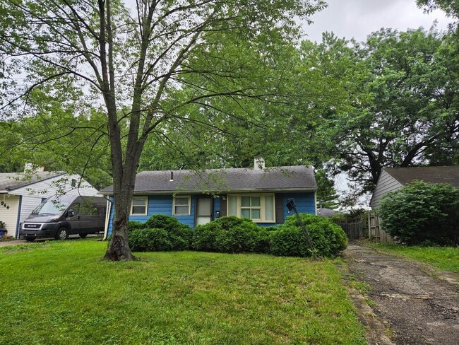 property at 946 S Hampton Rd