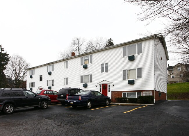 Colonial Arms Apartments in West Middlesex, PA - Foto de edificio - Building Photo