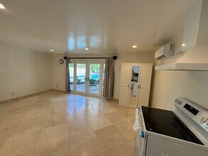 22924 De Kalb Dr, Unit Guesthouse ADU in Calabasas, CA - Foto de edificio - Building Photo