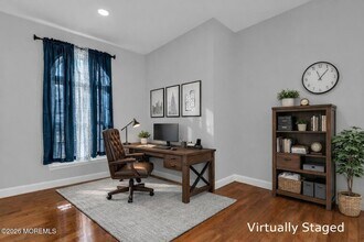 4 Reuben Ct in Howell, NJ - Foto de edificio - Building Photo