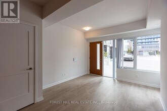 1060-1060 Portage Pkwy in Vaughan, ON - Building Photo - Building Photo