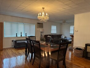32 Brooklyn St in Deer Park, NY - Building Photo - Building Photo