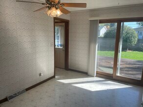 4625 Candlelight Dr in Davenport, IA - Foto de edificio - Building Photo