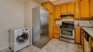 966 Lakeview Way in Emerald Hills, CA - Building Photo - Building Photo
