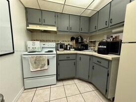4550 NW 9th St in Miami, FL - Building Photo