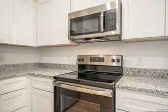 10215 Tulipwood Run, Unit A - Ground Floor Bedroom in San Antonio, TX - Building Photo - Building Photo