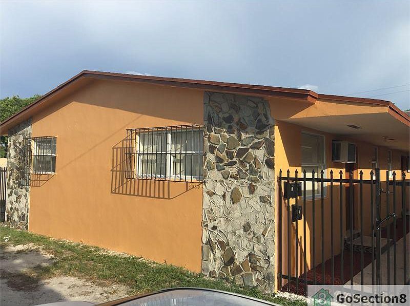 3030 NW 134th St, Unit 2 in Opa Locka, FL - Foto de edificio