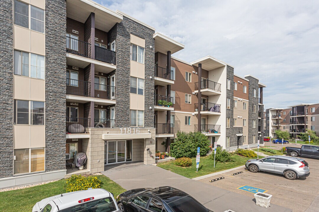 Heritage Landing in Edmonton, AB - Building Photo