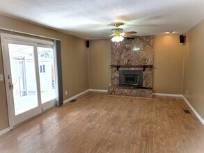 16456 E Kentucky Ave in Aurora, CO - Foto de edificio - Building Photo