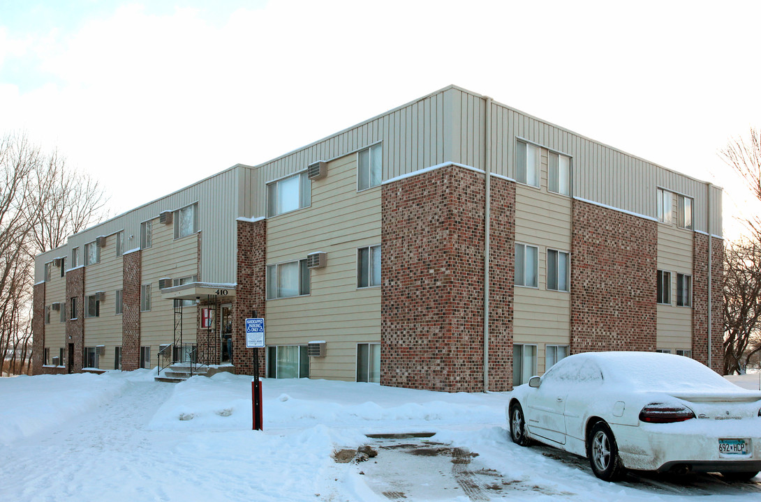 Foot Lake Apartments in Willmar, MN - Building Photo