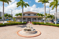 8075 NW 7th St in Miami, FL - Foto de edificio - Building Photo