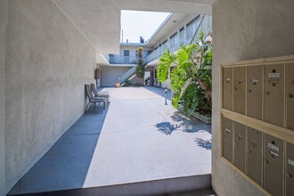 Lido Apartments - 2311 Bentley Ave in Los Angeles, CA - Foto de edificio - Building Photo