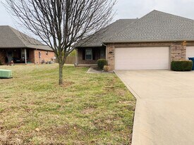 3918 N 15th St in Ozark, MO - Building Photo