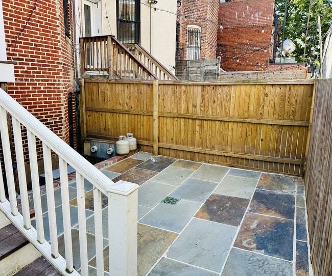 2006 15th St NW, Unit BSMT in Washington, DC - Building Photo - Building Photo