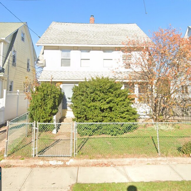 43 Helen St Apartments and Nearby Hamden Apartments For Rent Hamden, CT