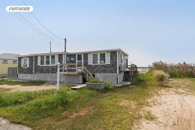 39 Point Rd in Westhampton Beach, NY - Building Photo - Building Photo