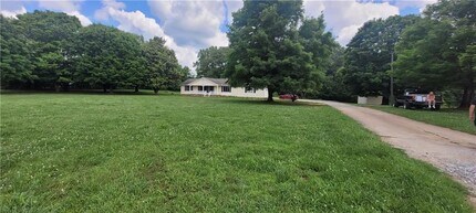 2963 Avery Rd in Canton, GA - Building Photo - Building Photo