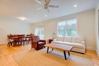 23 Lily Pond Ln in Lexington, MA - Foto de edificio - Building Photo