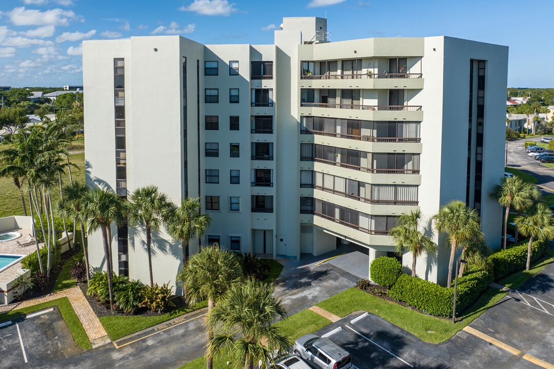 La Costa Del Mar in Boca Raton, FL - Building Photo