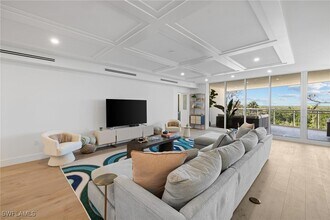 13945 Old Coast Rd in Naples, FL - Foto de edificio - Building Photo