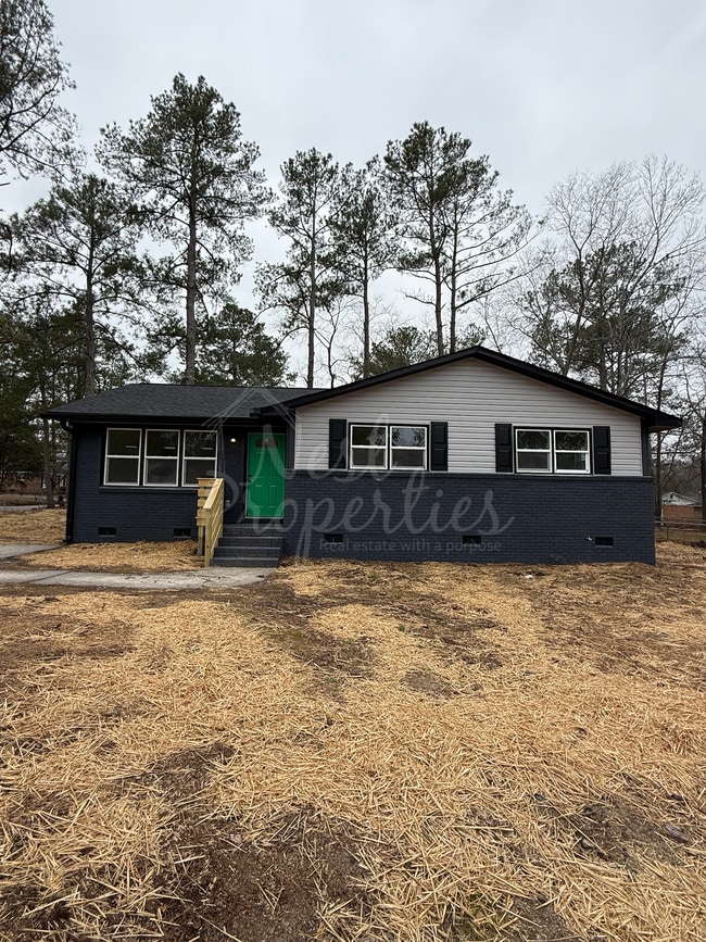 property at 1101 Woodale Cir