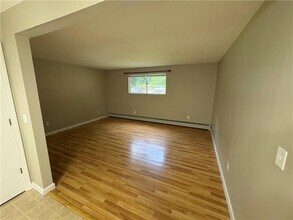 92 Dean Ave in Smithfield, RI - Building Photo - Building Photo