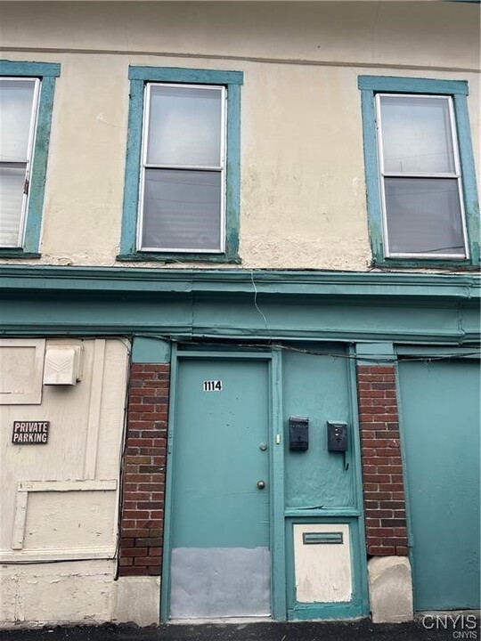 1114 Spring St in Syracuse, NY - Foto de edificio