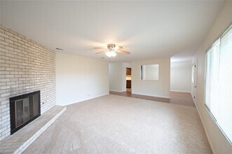 107 Cloudview Dr in Austin, TX - Foto de edificio - Building Photo