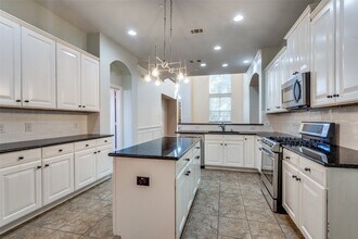 4667 Edith St in Plano, TX - Foto de edificio - Building Photo