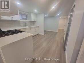 135 Balsam Ave S in Hamilton, ON - Building Photo - Building Photo