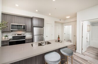 Henday Suites in Edmonton, AB - Building Photo - Building Photo