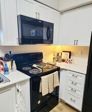 Vintage at Marine View Senior 55+ in Everett, WA - Building Photo - Building Photo