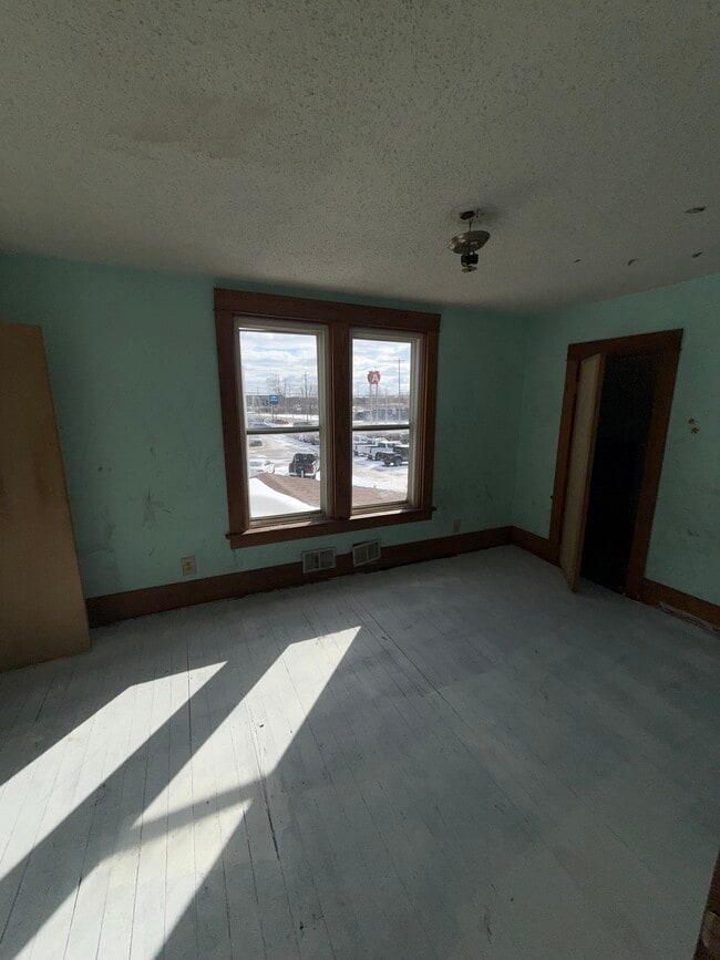 111 E Livingston Dr in Flint, MI - Building Photo - Building Photo