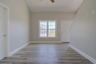 505 Twisted Oak Dr NW in Christiansburg, VA - Building Photo - Building Photo