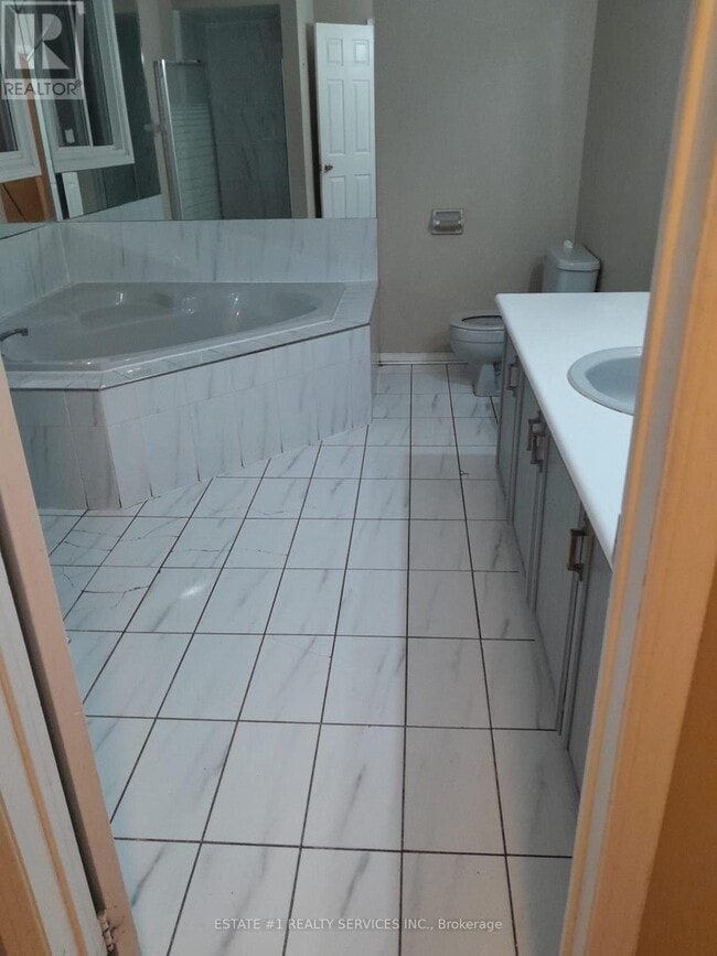 27 Cannon Crescent in Brampton, ON - Building Photo - Building Photo