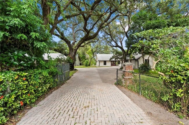 659 SE St Lucie Blvd in Stuart, FL - Building Photo - Building Photo