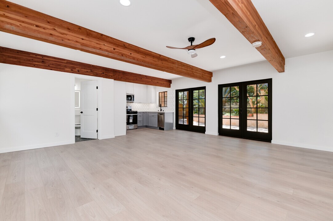 1058 3rd St in Encinitas, CA - Building Photo