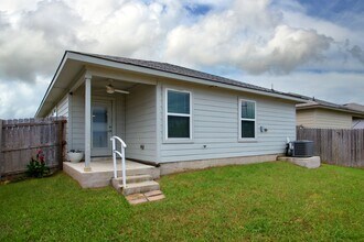 1222 Amistad Lp in College Station, TX - Building Photo - Building Photo