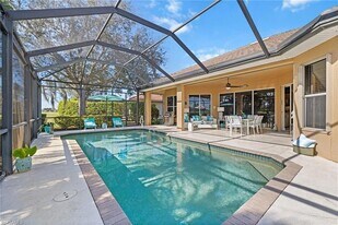 6737 Bent Grass Dr in Naples, FL - Building Photo
