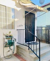 1182 N Kingsley Dr in Los Angeles, CA - Building Photo