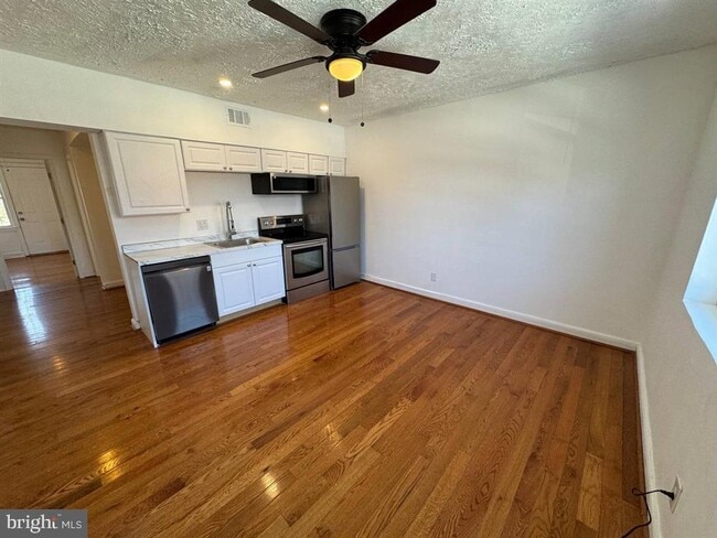 property at 15 Halley Pl SE