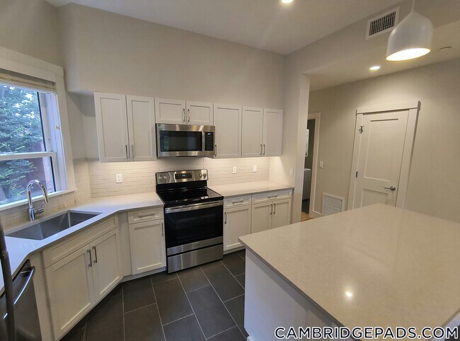 56 John F. Kennedy St-Unit -4 in Cambridge, MA - Building Photo - Building Photo