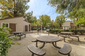 Carmel Pointe in Sacramento, CA - Foto de edificio - Building Photo