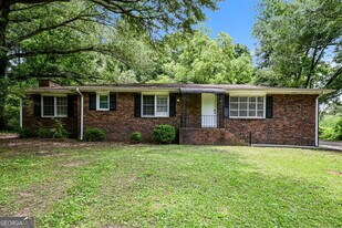 5720 Old Bill Cook Rd in Atlanta, GA - Building Photo