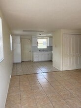 2746 Austin St in Sarasota, FL - Building Photo - Building Photo