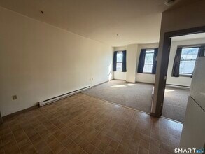 277 N Main St in Winchester, CT - Building Photo - Building Photo