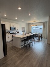 1583 E Star Spgs Dr in Washington, UT - Building Photo - Building Photo