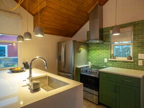 2016 McCloskey St, Unit 2 in Austin, TX - Building Photo - Building Photo