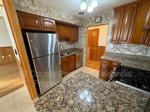 409 Hidden Village Dr in Perth Amboy, NJ - Building Photo - Building Photo